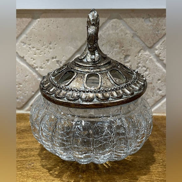 Vintage filigree crackled glass vanity jar. - Picture 4 of 9